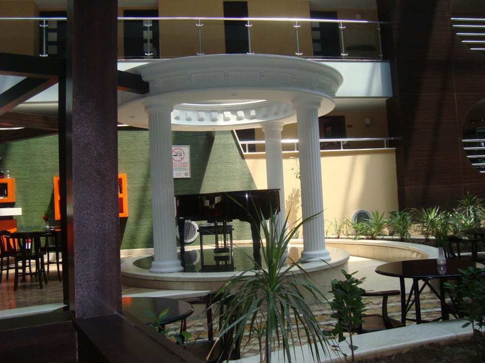 Лобби бар Timo Deluxe Resort