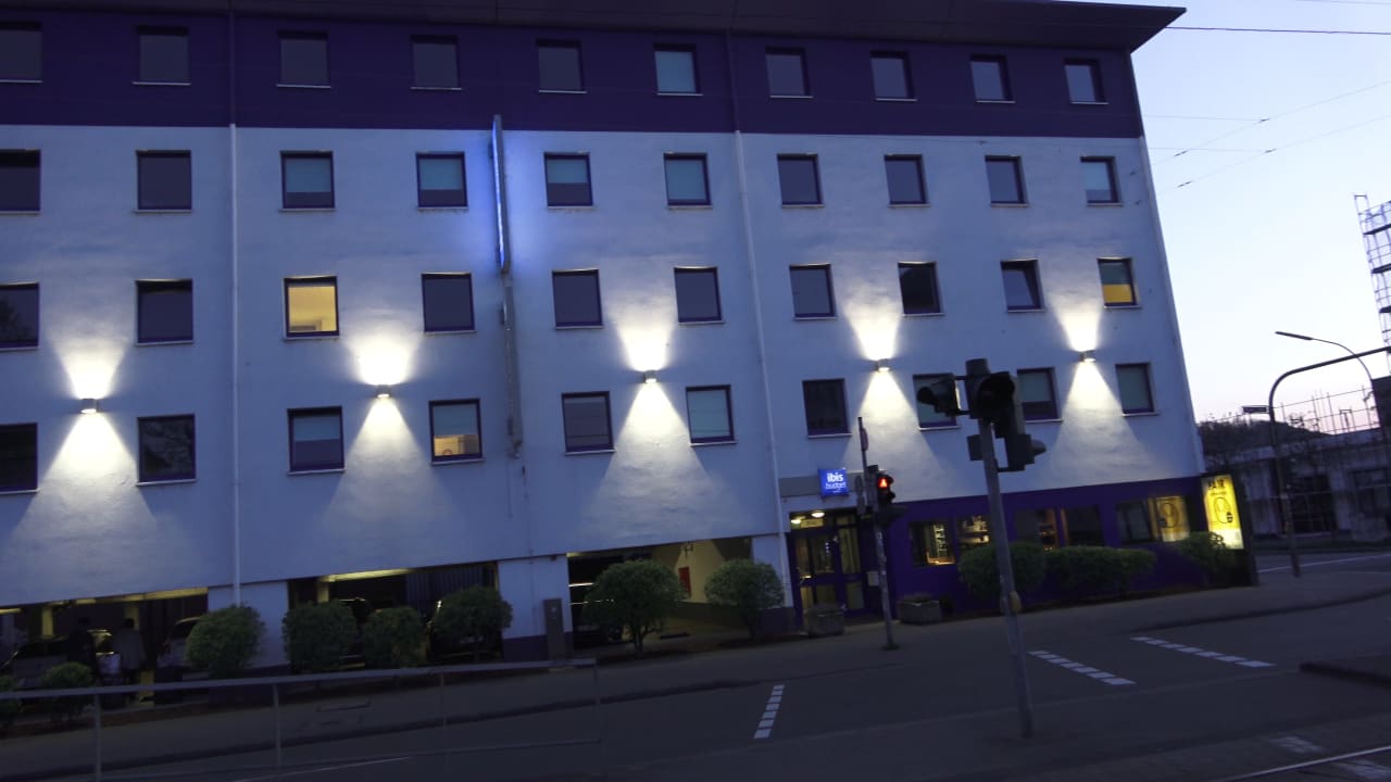 Außenansicht ibis budget Hotel Saarbrücken Ost