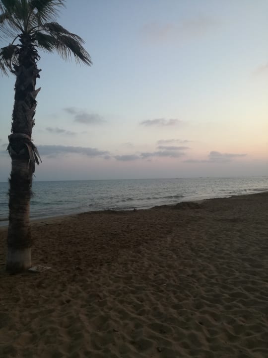Strand Club Grand Side