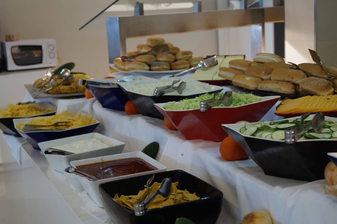 Amerikanisches Büffet Mar Hotels Playa de Muro Suites