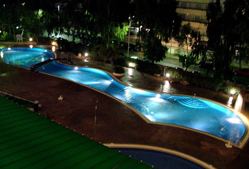 Poolanlage Gran Hotel Regina bei Nacht 4R Gran Regina