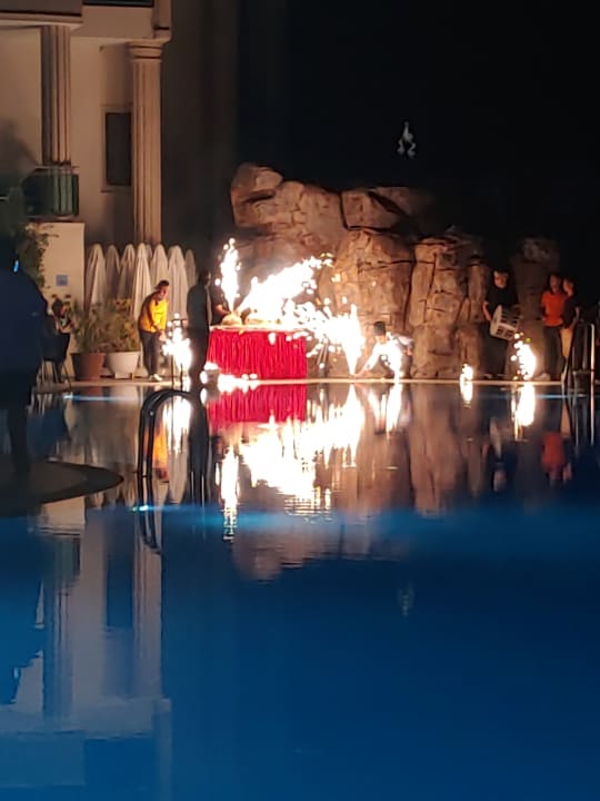 Pool Bella Resort & Spa