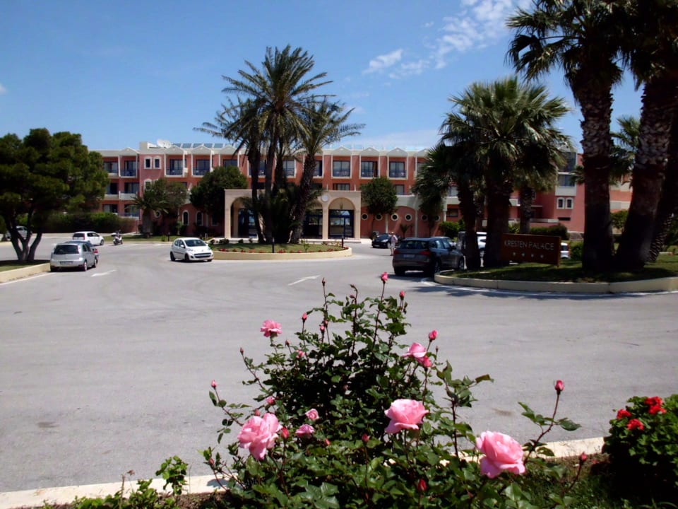 Eingangsbereich des Hotels von Straße Kresten Palace Hotel