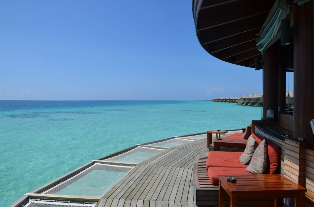 Viu Bar Centara Ras Fushi Resort & Spa Maldives