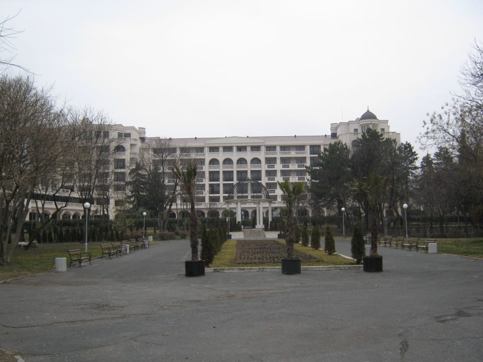 Hotel vom Strand aus gesehen Grand Hotel & SPA Primoretz