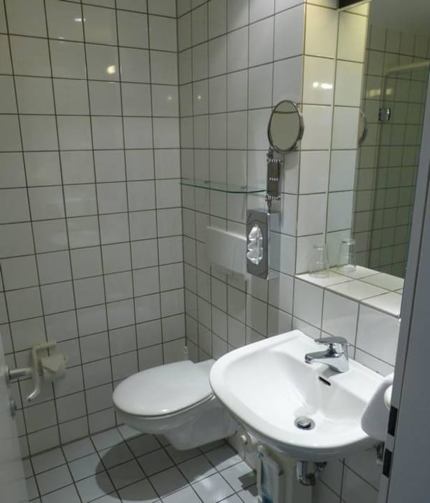 Bad ist okay, wenig Abstellfläche Stadthotel Münster