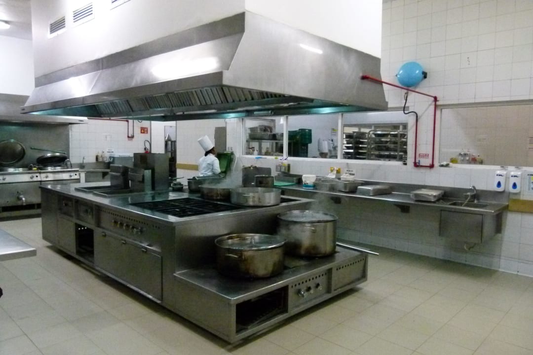 Die blitzsaubere Küche. Hotel Riu Tequila