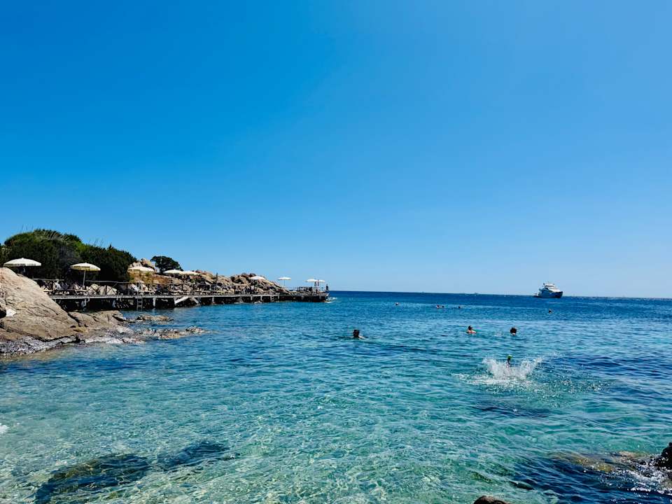 Strand Colonna Resort