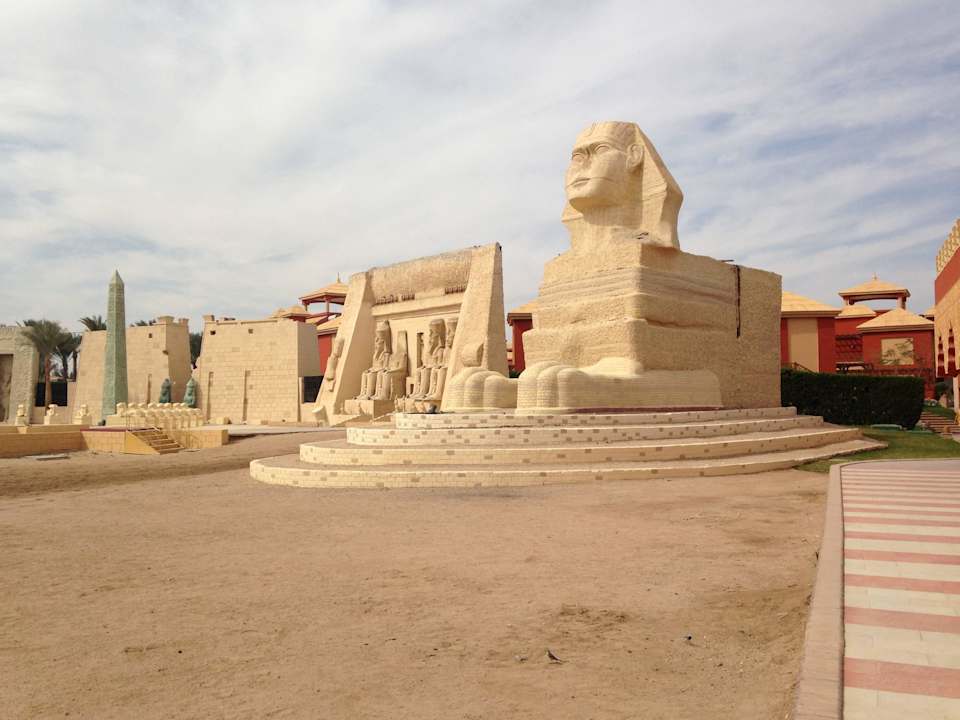 Dort findet die Abendliche Lichtershow statt Pickalbatros Alf Leila Wa Leila Resort - Neverland Hurghada