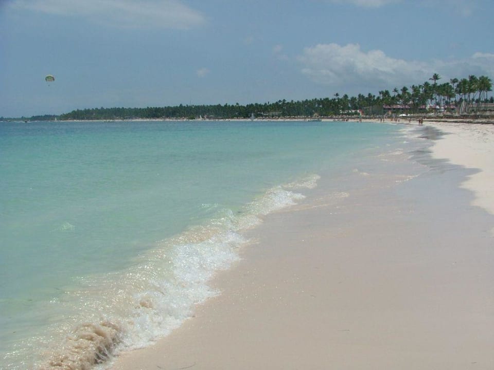 Links von unserem Hotel Strand. Villas Bavaro Resort & Spa