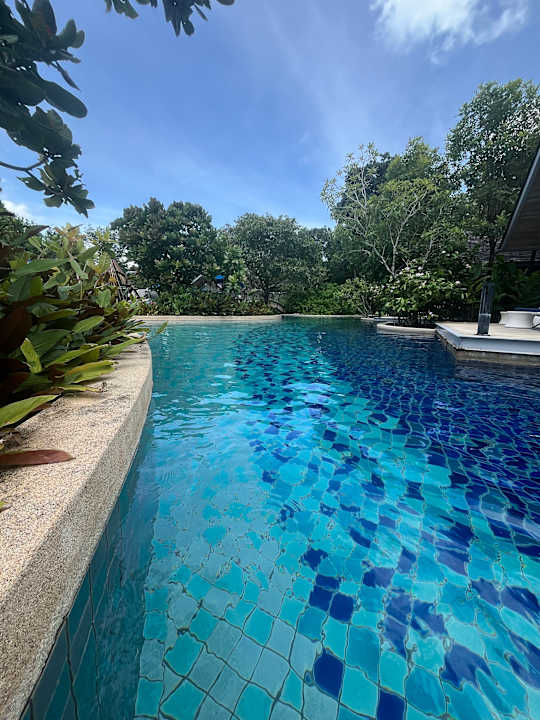 Pool Island Escape Burasari