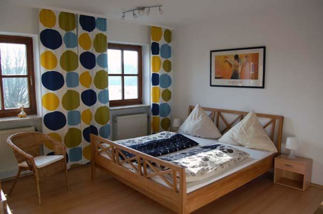 Baum FeWo Schlafraum Gästehaus am Sonnenhang