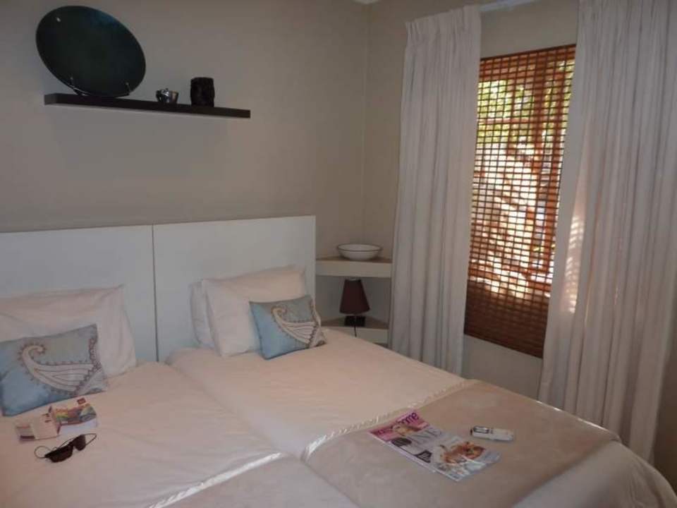 Schöne luftige Zimmer im Four Oaks Guesthouse Four Oaks