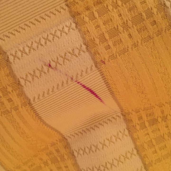 Die Tagesdecke, alt und verschmutzt Falkensteiner Club Funimation Garden Calabria