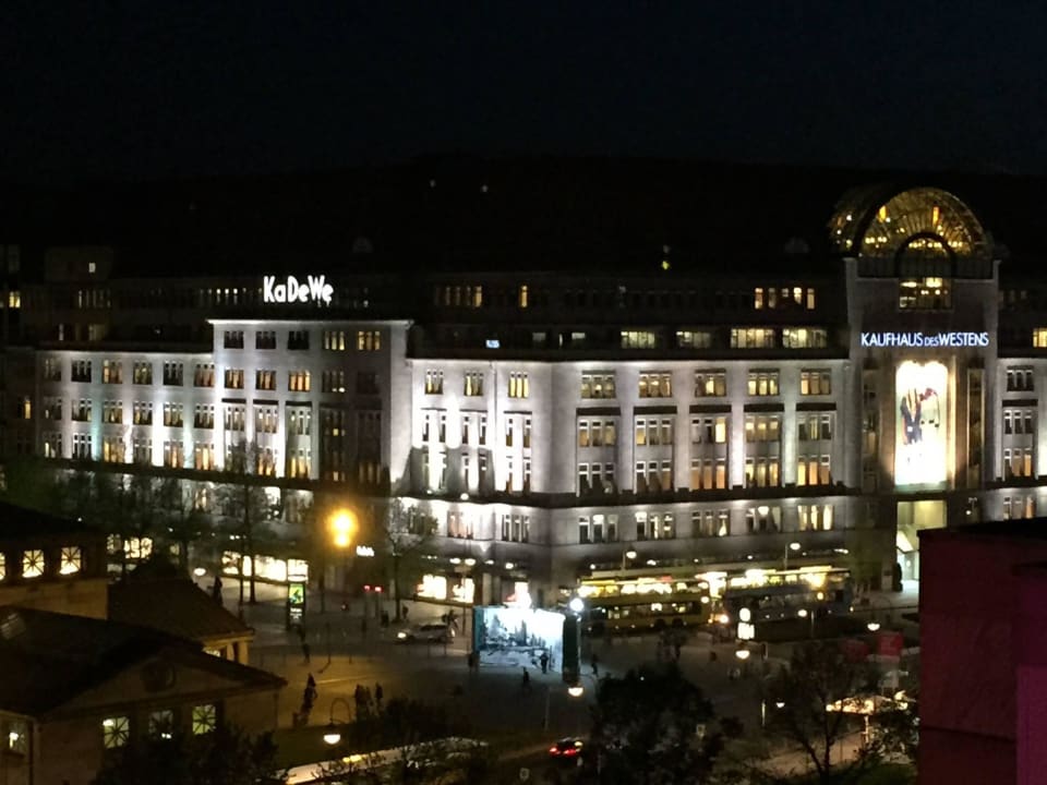 Blick vom Balkon bei Nacht ibis Berlin Kurfürstendamm
