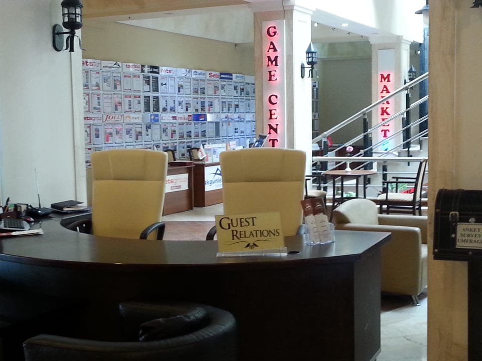 Guest Relation + Tafeln der Reiseveranstalter Salamis Bay Conti Resort Hotel & Casino