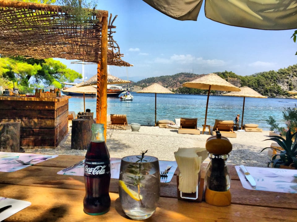 Strand Hillside Beach Club