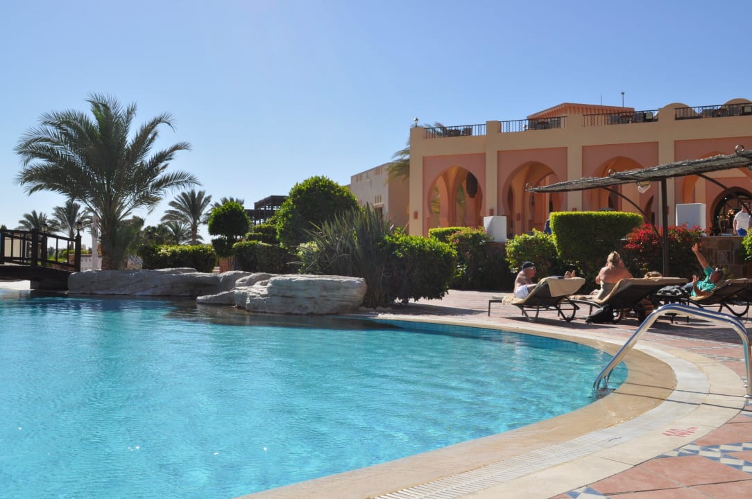 Blick auf Restaurant und Aussenbar Steigenberger Coraya Beach - Adults only