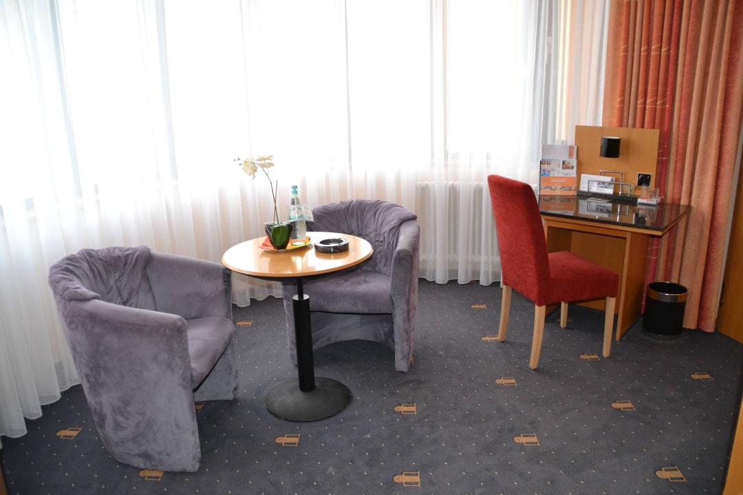 Gemütliche Ecke im Zimmer 202 Hotel Theresientor