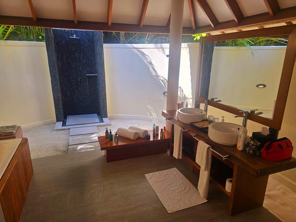 Zimmer Dhigufaru Island Resort