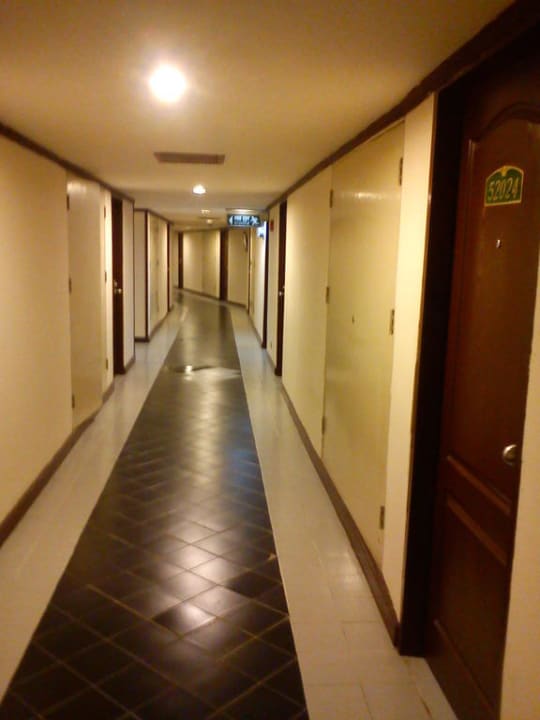 Корридоры в отеле между номерами Ambassador City Jomtien Pattaya