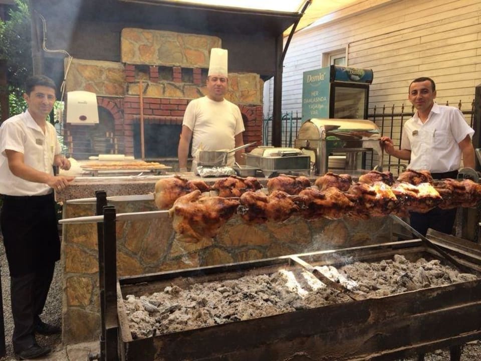 Jeden Tag Gegrilltes Hänchen zu Mittag lecker Aydinbey Kings Palace & Spa