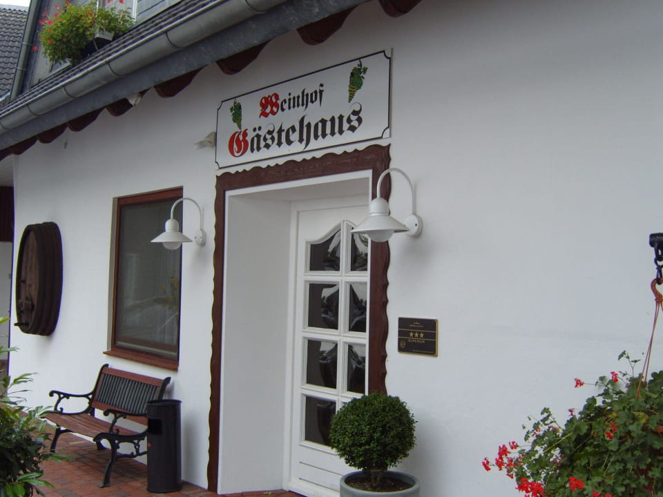 Eingang zum Gästehaus ! Weinhof Gr. Mackenstedt
