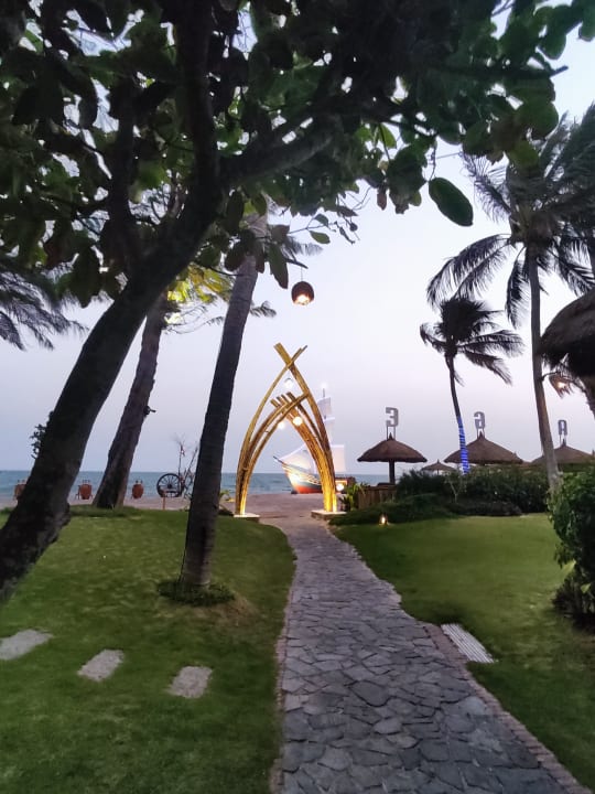 Strand Bamboo Village Beach Resort & Spa