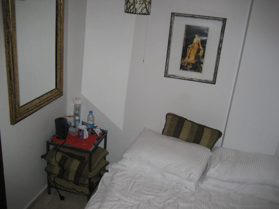 Bett & Nachttischchen Alp Pasa Hotel - Special Class