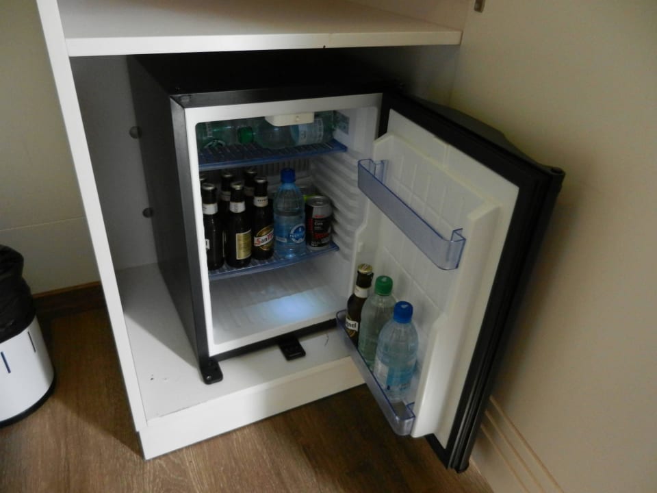 Bei Ankunft leider leer ( Privat gefüllt) H10 Ocean Suites