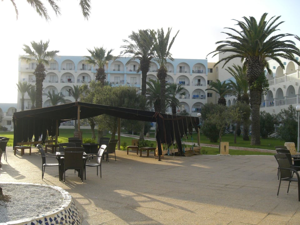 Die abendlichen Sitzmöglichkeiten El Mehdi Beach Resort