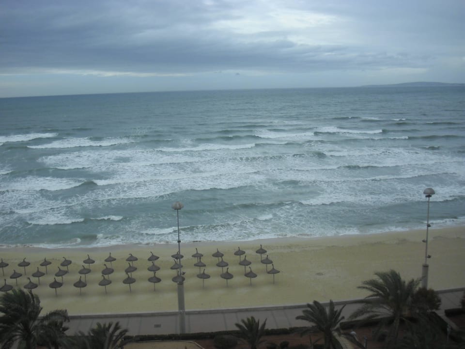 Vom Balkon auf den Strand und Meer allsun Hotel Pil-lari Playa