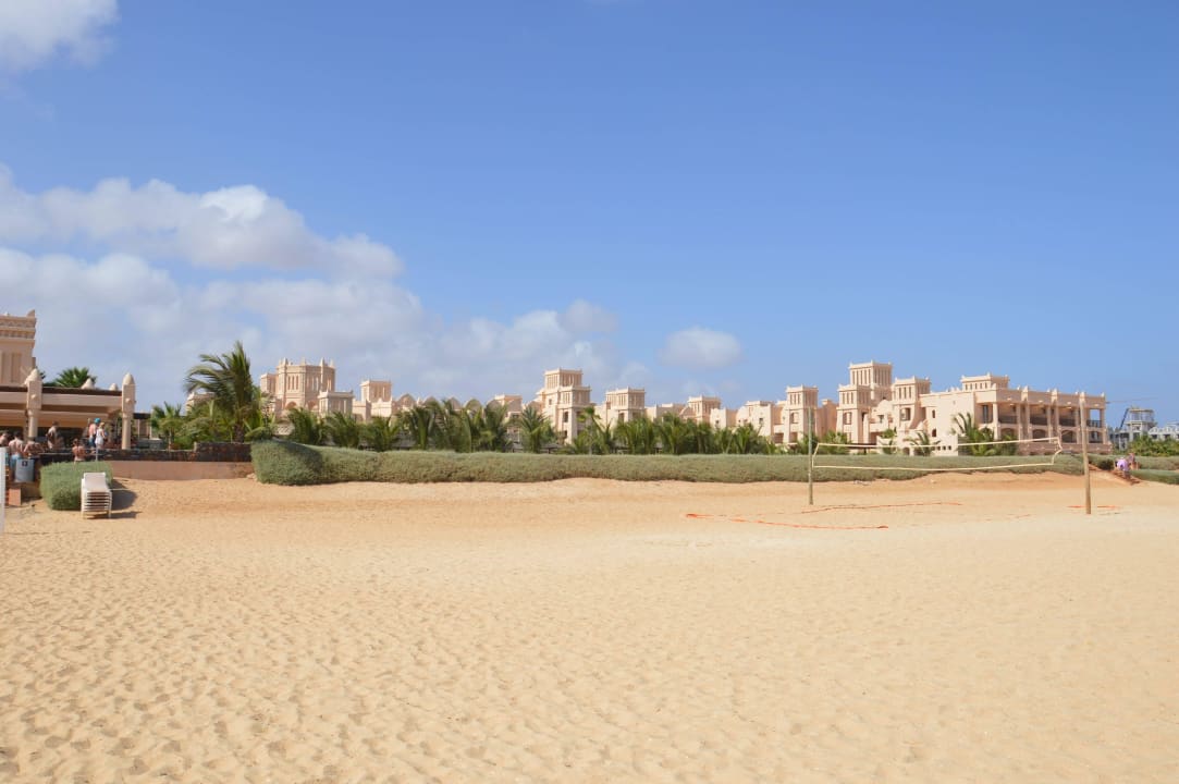 Blick vom Strand zum Hotel Hotel Riu Touareg