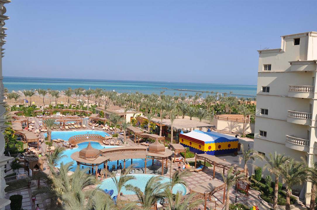 Widok na basen i morze Riviera Aqua Park Resort