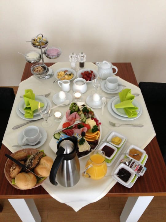 Zimmerfrühstück Trend Hotel