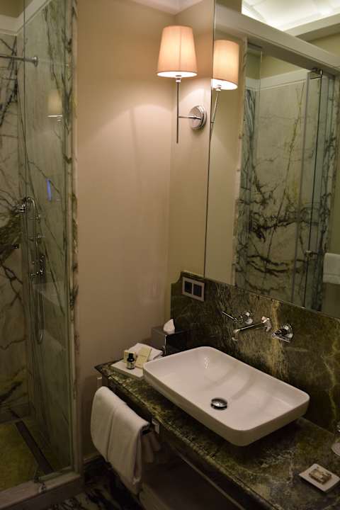 Elegantes Badezimmer The House Hotel Vault Karakoy