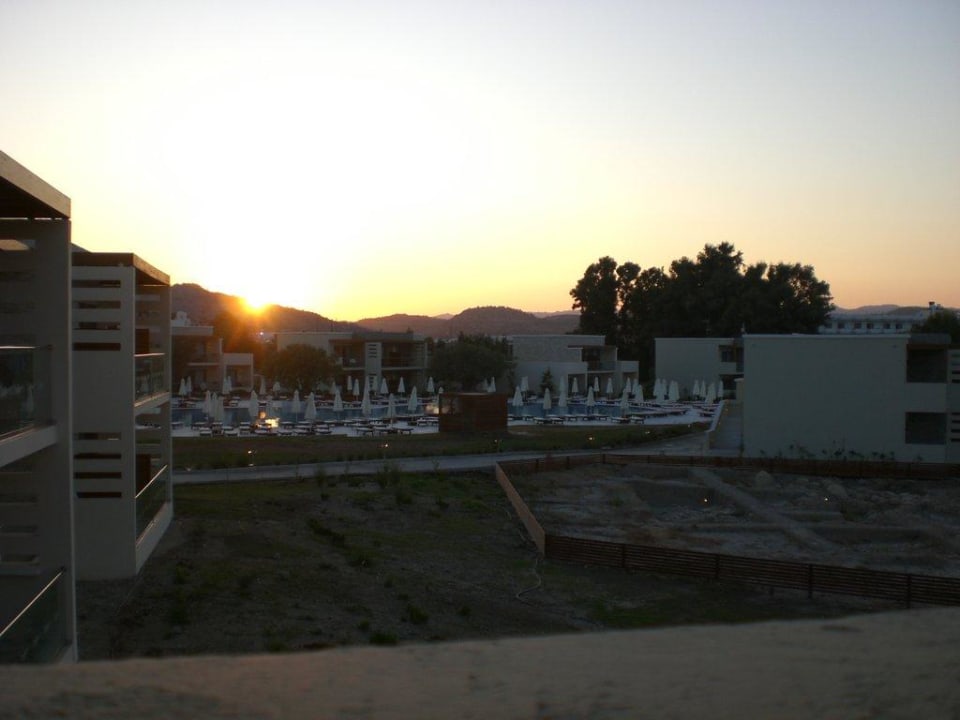 Blick zum Pool - rechts die Ausgrabung SENTIDO Port Royal Villas & Spa