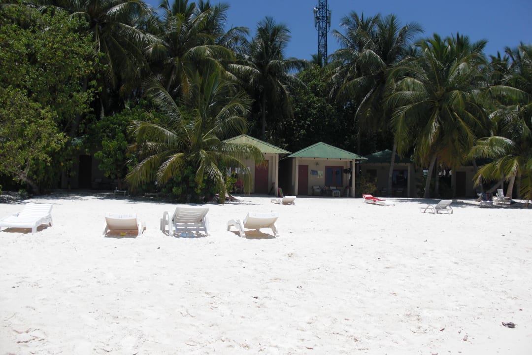 Unser Standardbungi am schönsten Strand der Insel Summer Island Maldives