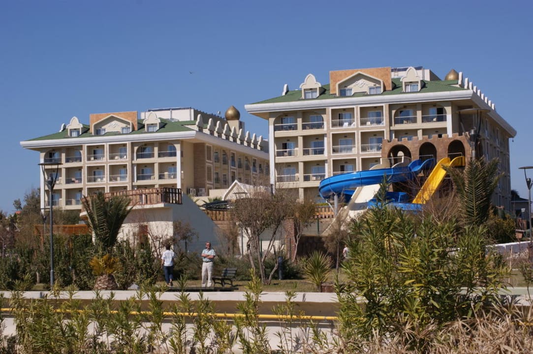 Hotel von der Strandpromenade gesehen Adalya Resort & Spa - Adults Only