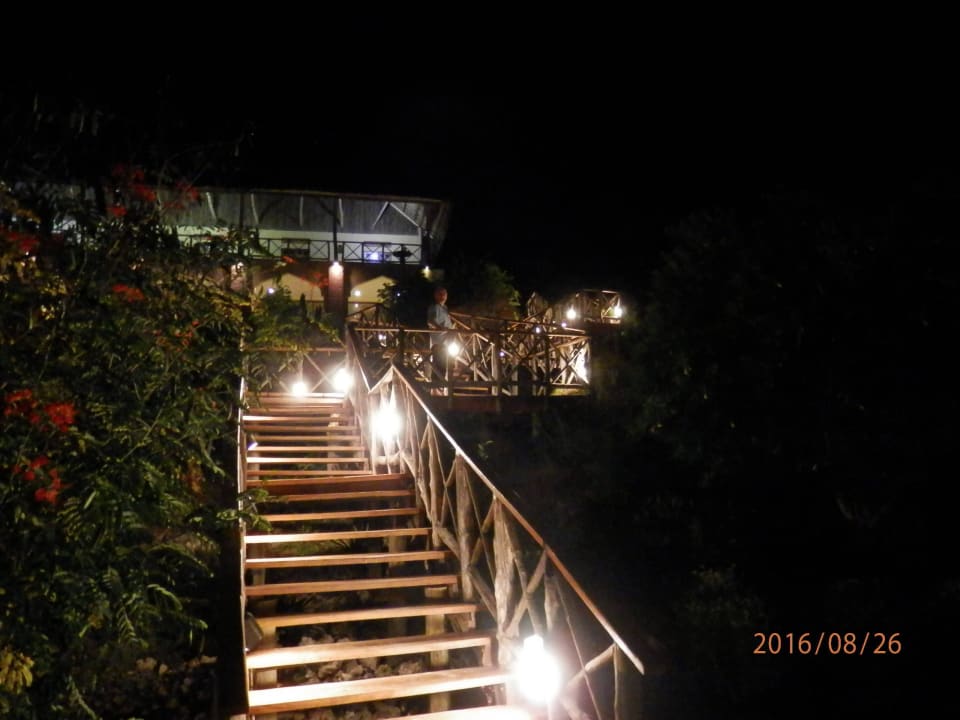 Treppe zu den Ebenen Neptune Pwani Beach Resort & Spa
