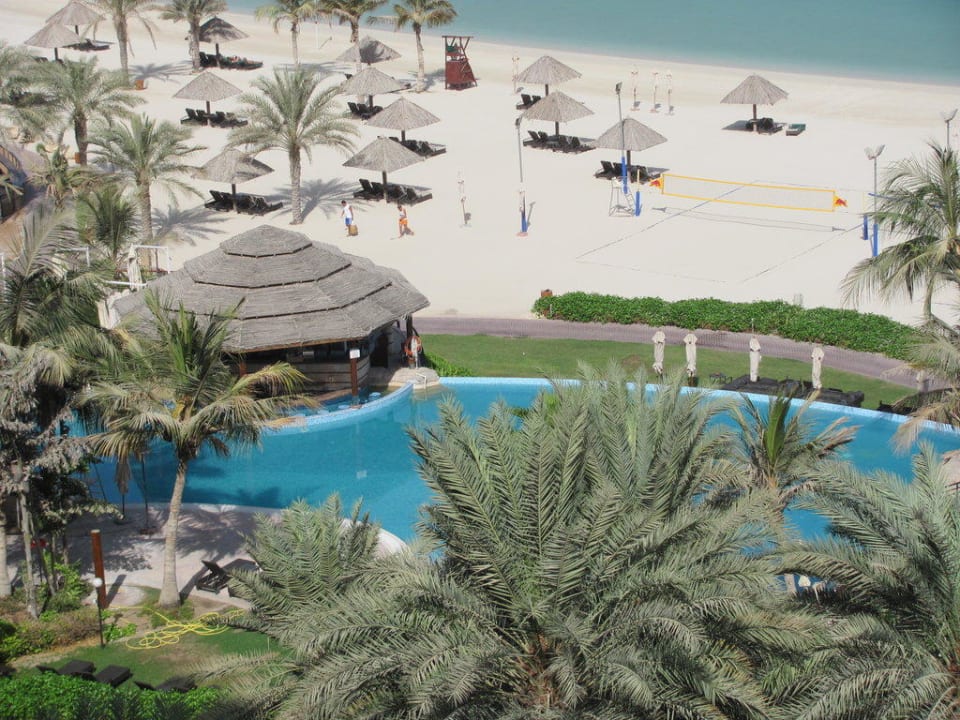 Pool mit Strandabschnitt Le Meridien Mina Seyahi Beach Resort & Waterpark