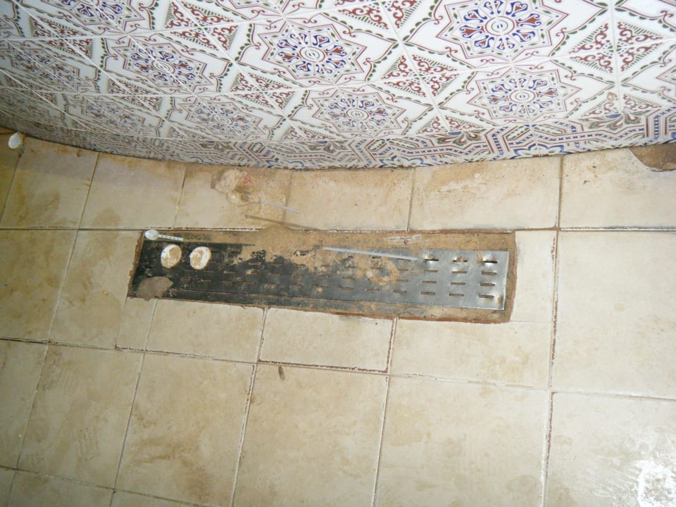 Vor der Poolbar Sunny Days El Palacio Resort & Spa