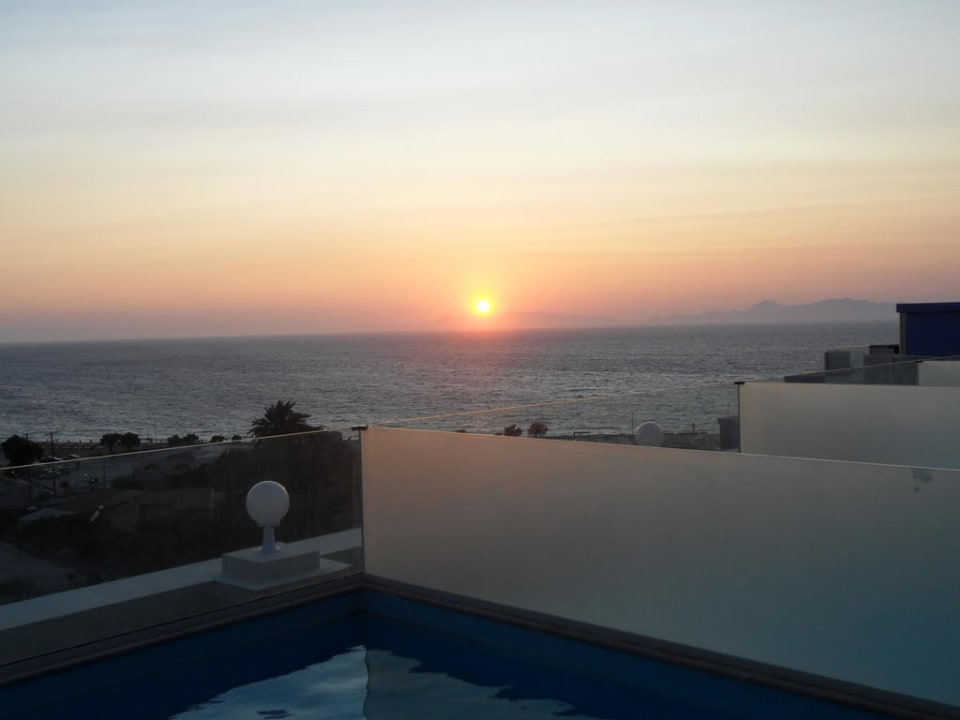 Sonnenuntergang vom Zimmer Atrium Platinum Luxury Resort Hotel & Spa