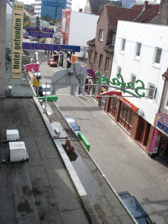 Blick aus unserem Zimmer auf die Große Freiheit St.Joseph Hotel Hamburg St.Pauli Kiez Reeperbahn