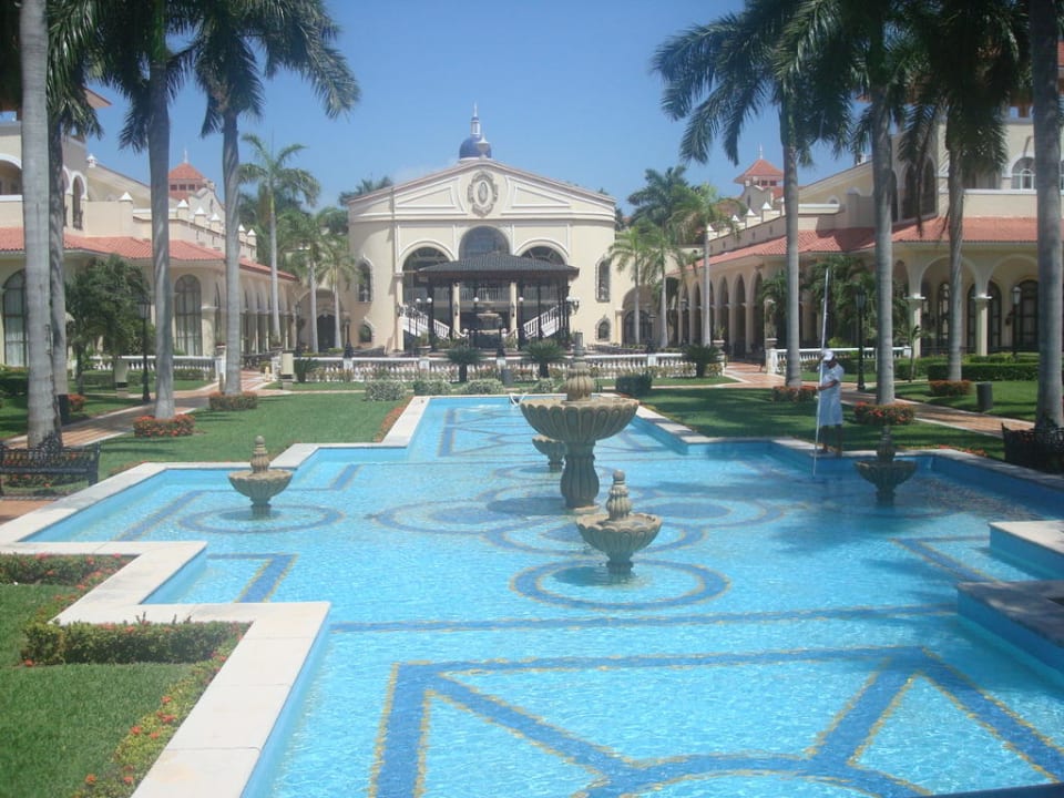 Innenhof mit Springbrunnen Hotel Riu Palace Mexico