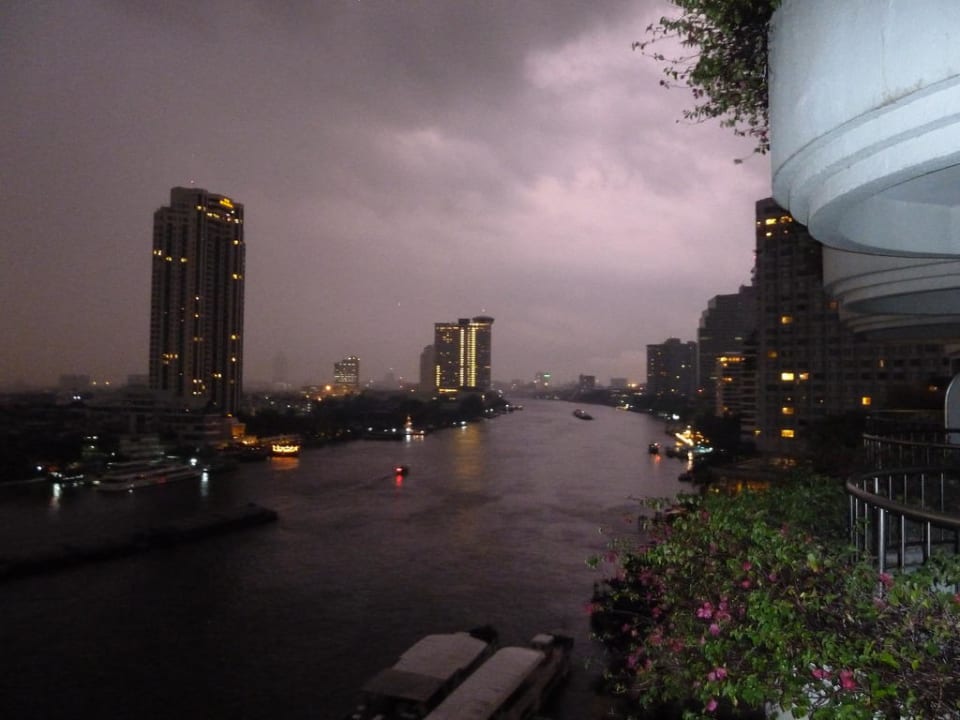 Sonnenaufgang vom Balkon aus gesehen Shangri-La Hotel, Bangkok