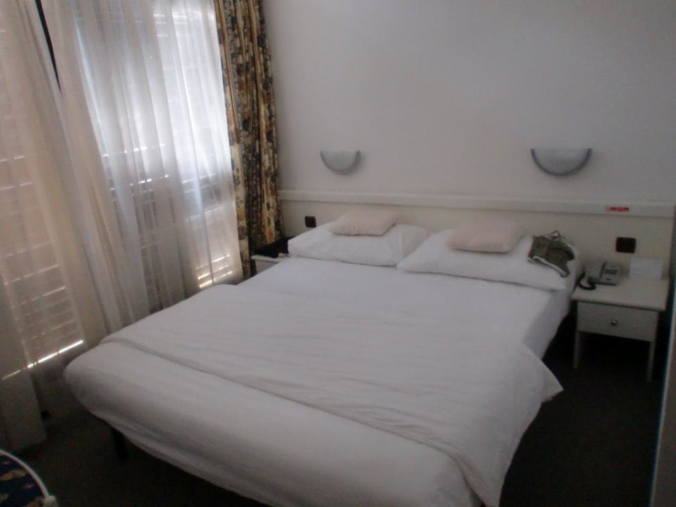 Ein Bett Valamar Parentino Hotel