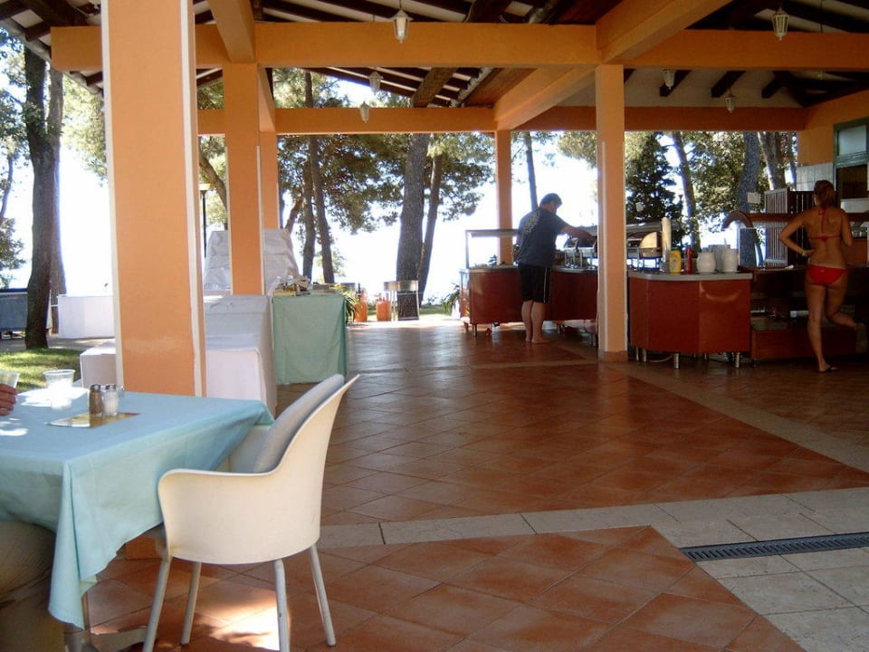 Kurz vor Öffnung des Buffet Hotel Aurora Plava Laguna