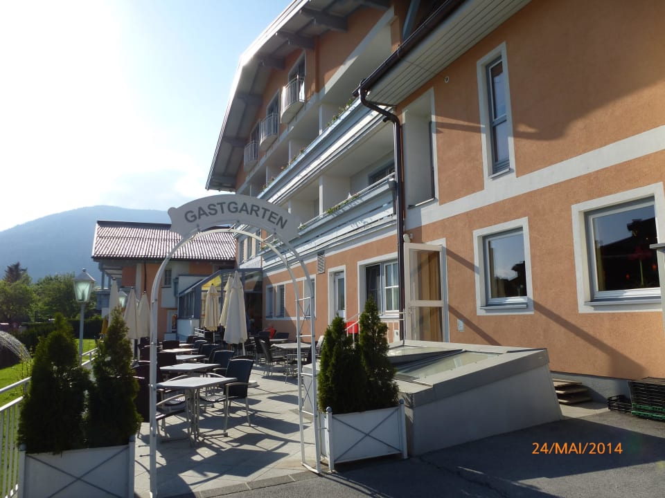 Schöne sonnige saubere Terrasse Hotel Brückenwirt