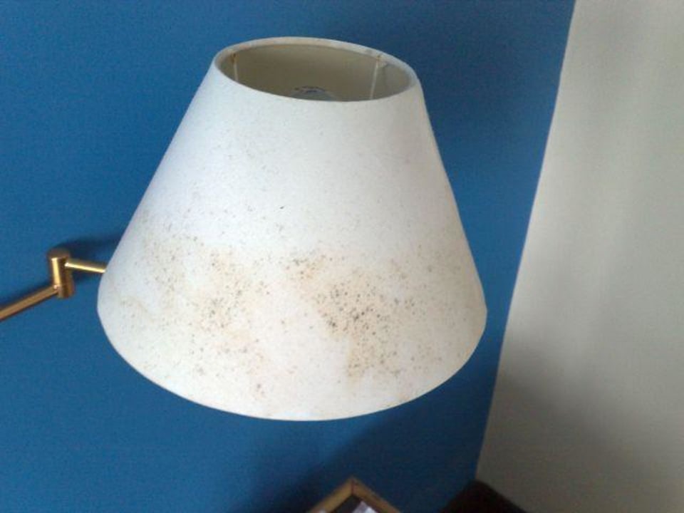 Schimmel an der Nachttischlampe Hotel Hesperia Isla Margarita